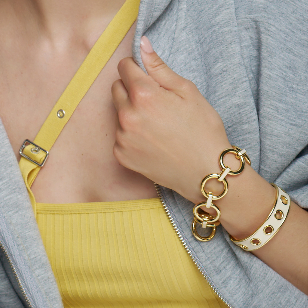 L’art de l’accumulation : sublimer ses bracelets avec élégance
