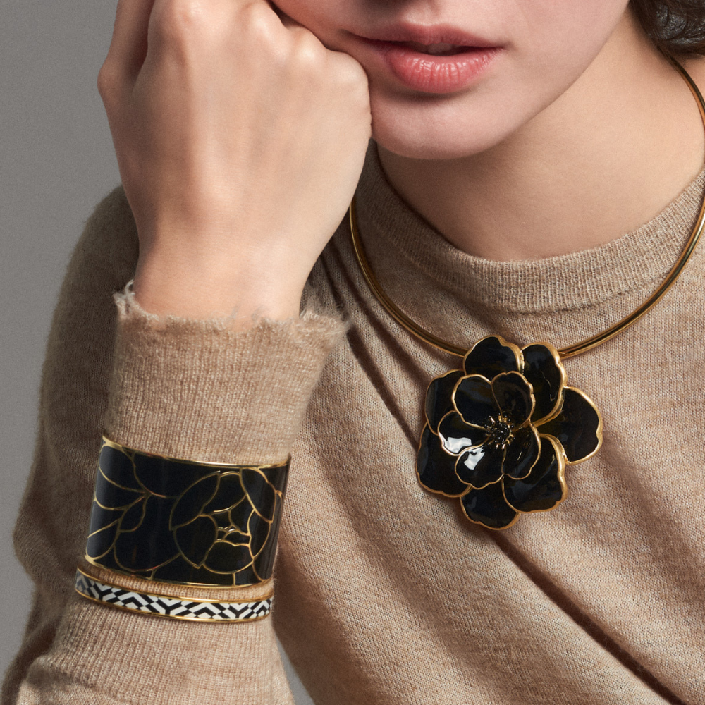 Collier Torque et son Pendentif Peony - Noir Carbon