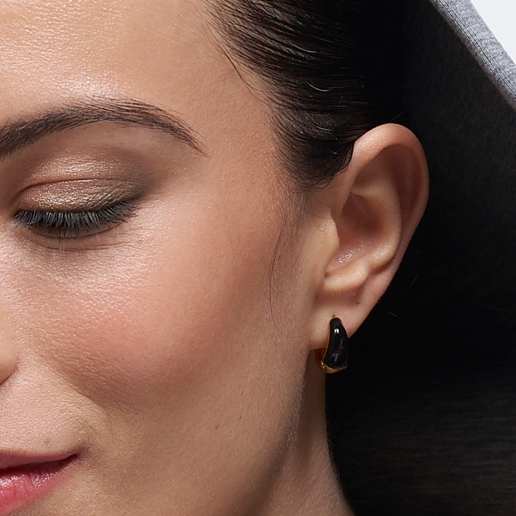 Curved Hoop Earrings - Carbon Black