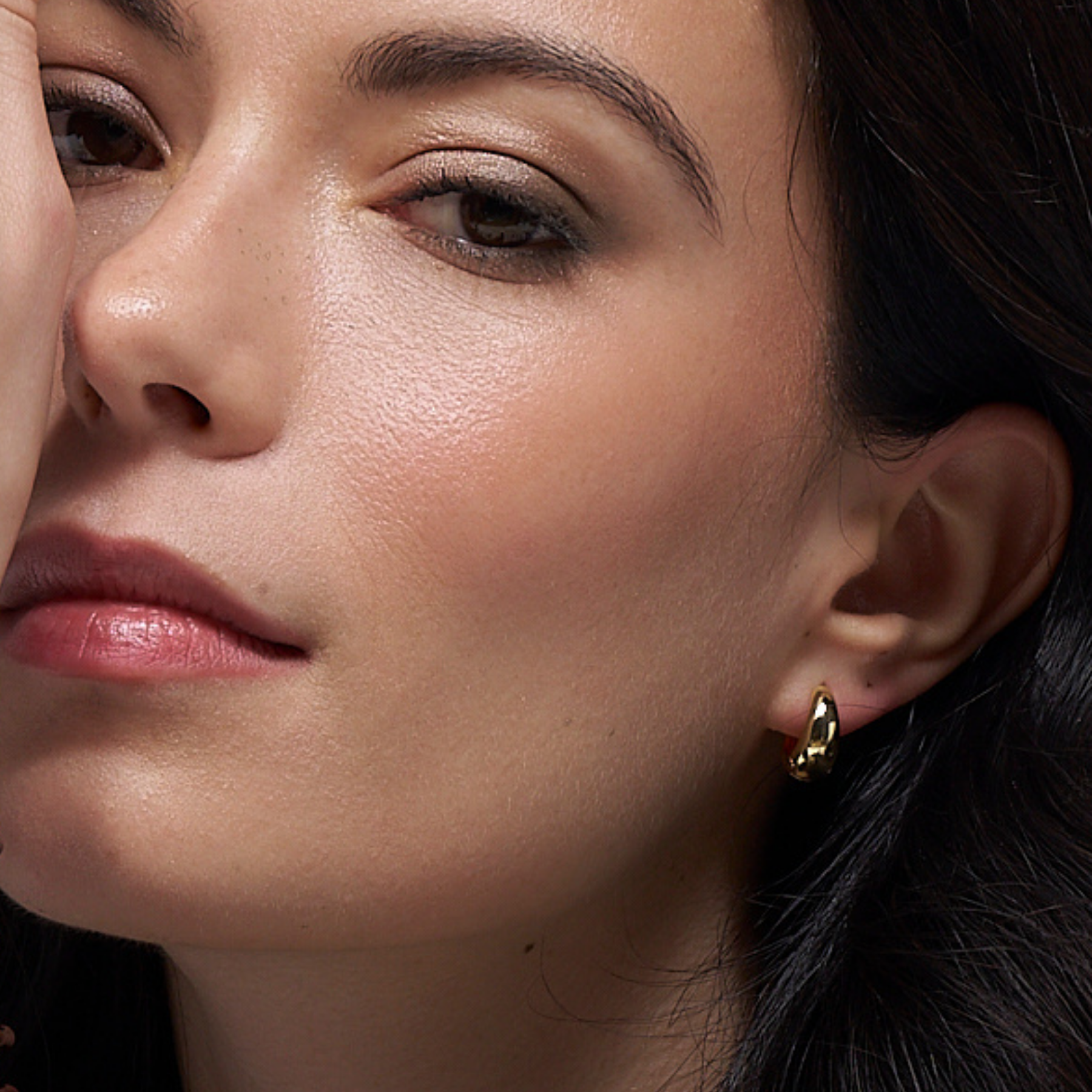 Curved Hoop Earrings - Light Gold